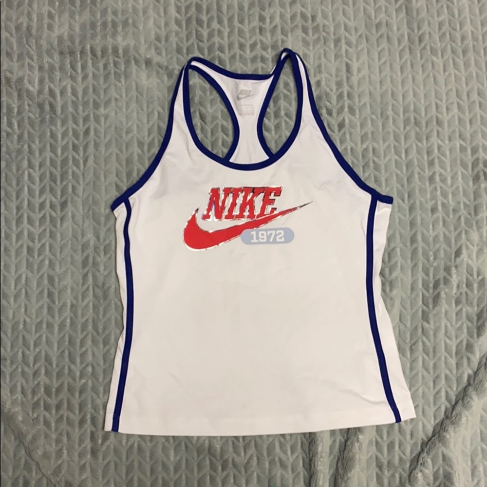 NIKE L tank
